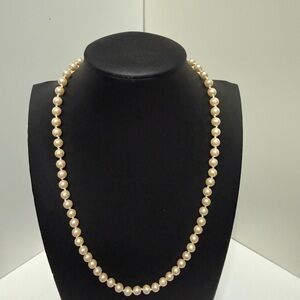 Elegant Cream faux Pearl Necklace vintage